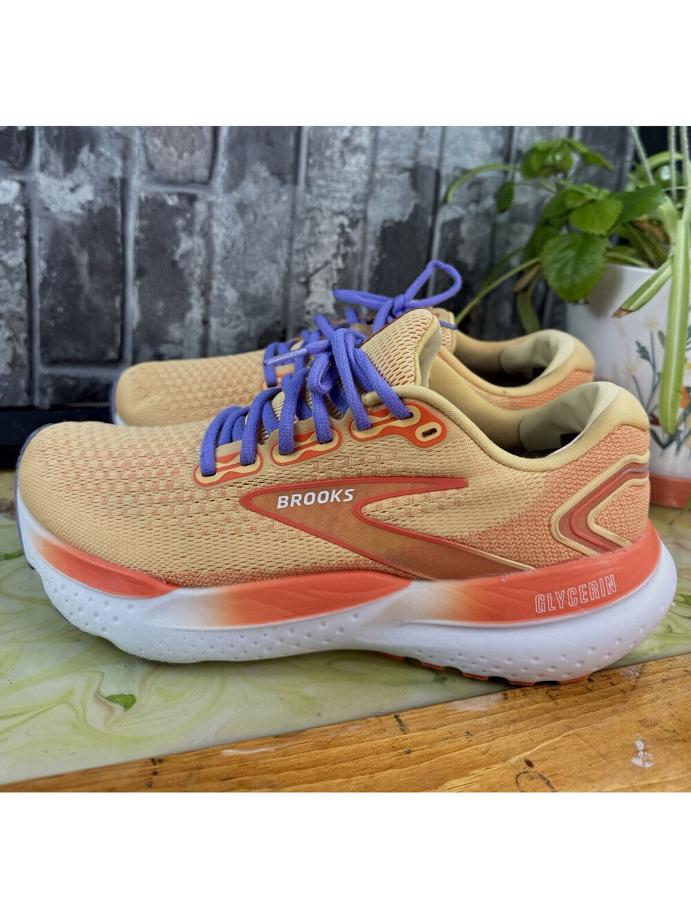 Brooks Glycerin 21 Beige/Orange/Purple/White Low Top Lace-Up Sneaker